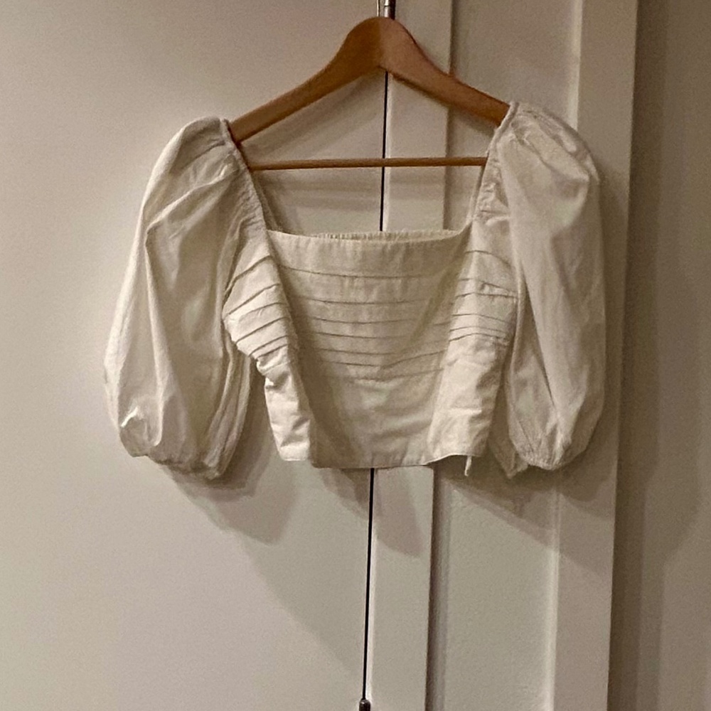 Abercrombie & Fitch white puff‑sleeve smocked crop top – size M